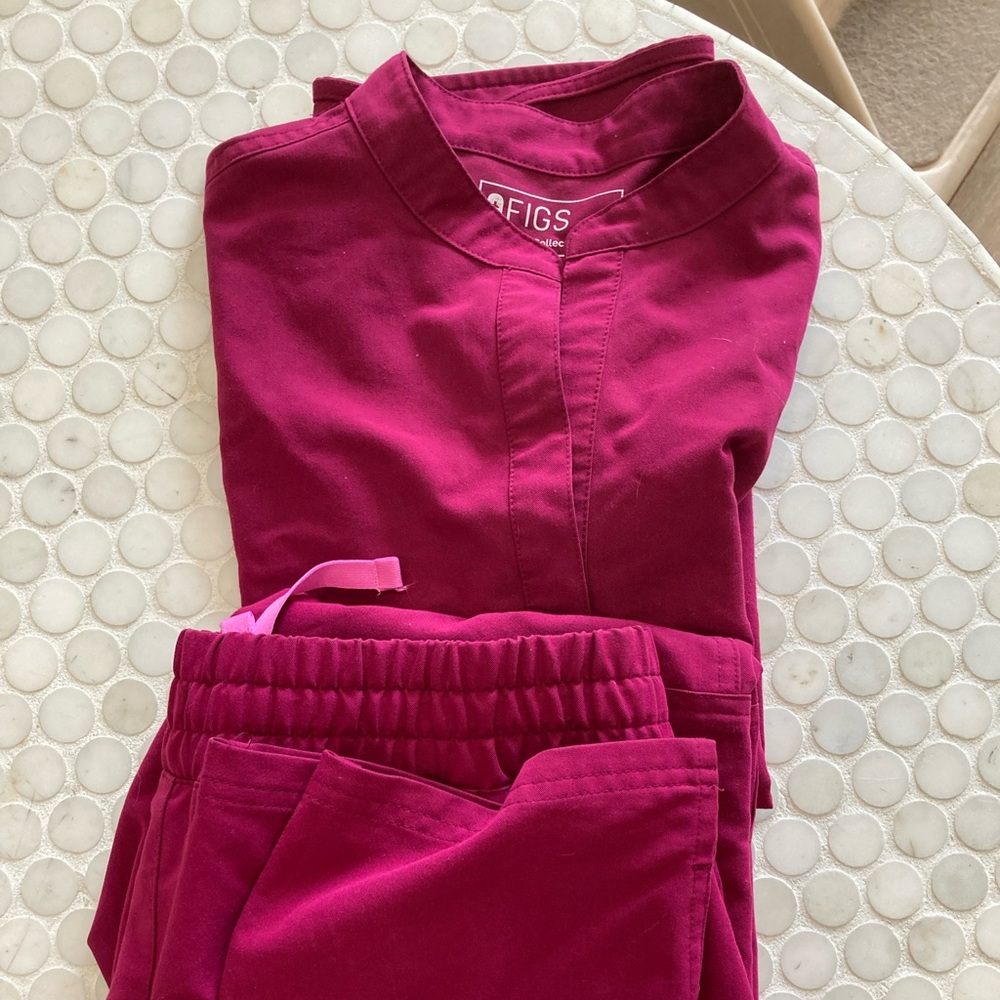 Figs dark magenta scrub set.